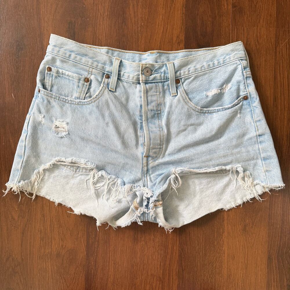 Levi’s 501 Button Fly Shorts Light Wash Denim Casual Preppy Festival Sz 30